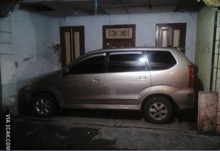 Lokasi Parkir Mobil Ini Nggak Ada Lawan